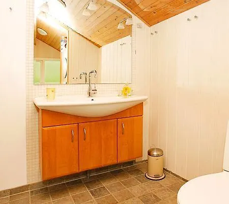 Three-bedroom Holiday In 8 Semesterbostad Strandby