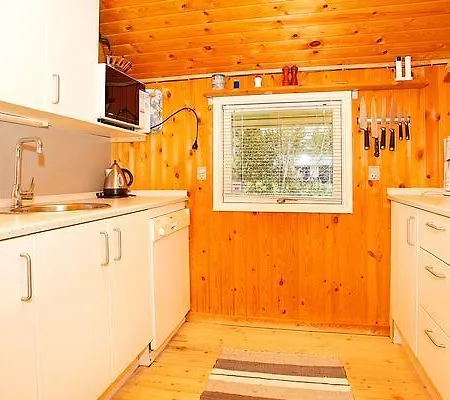 Three-bedroom Holiday In 8 *