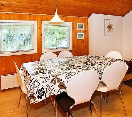 Three-bedroom Holiday In 8