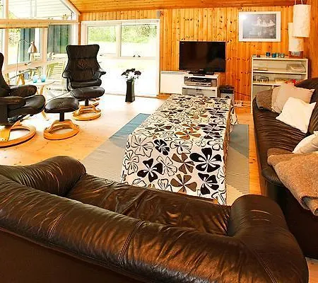 Semesterbostad Three-bedroom Holiday In 8 Strandby