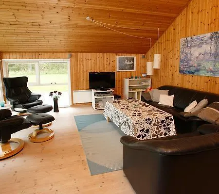 Three-bedroom Holiday In 8 Semesterbostad Strandby
